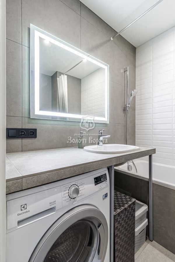 Sale of 2-room apartment 74.2 m², Akademika Kyprianova u
