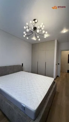 Здана велика 2 кім квартира з кухнею студією в центрі Кварта
