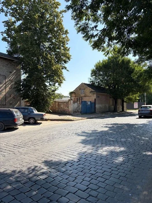 Земельна ділянка під комерційний вид діяльності в центральні
