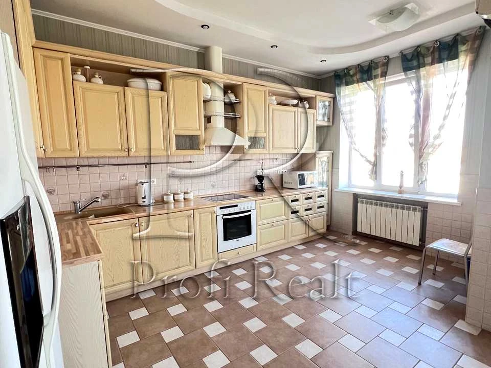 Квартира. Київ, Дмитрівська вул.