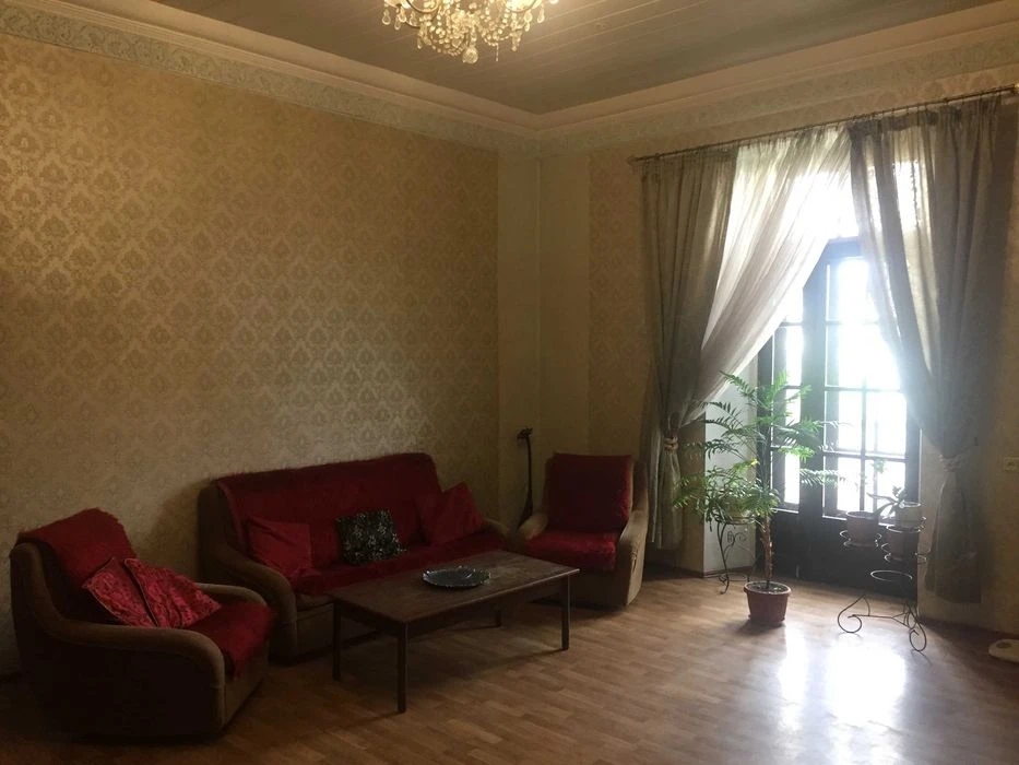 сдам в аренду двухуровневую квартиру Соборная площадь. центр обмен