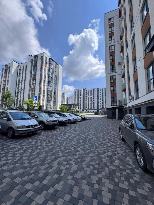 Просторі 3 кімнати в престижному ЖК «Липки». Будинок зданий,