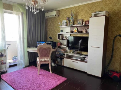 продаж квартири 3 кімнати Кубанської України вул Маршала Жук