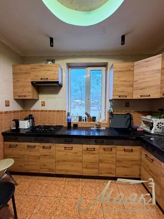 Продаж будинку площею 168 м² біля озера з фруктовим садом, 1