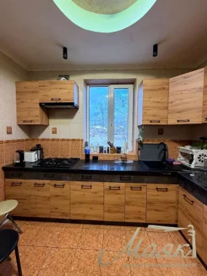 Продаж будинку площею 168 м² біля озера з фруктовим садом, 1