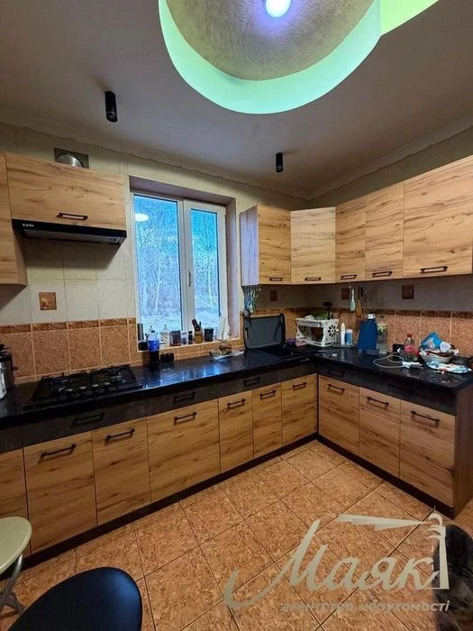 Продаж будинку площею 168 м² біля озера з фруктовим садом, 1