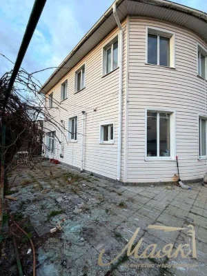 Продаж будинку площею 168 м² біля озера з фруктовим садом, 1