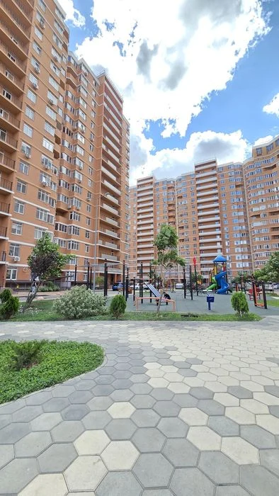 Продам 3-комнатную квартиру в  ЖК  Реал Парк