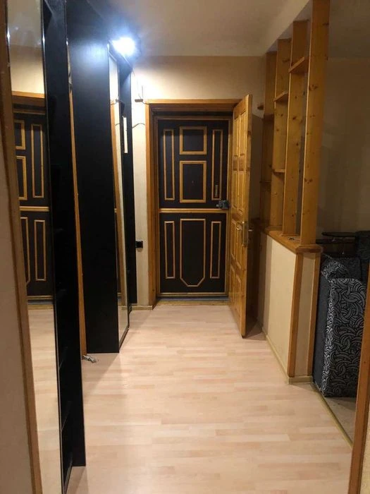 Продам 3-кімнатну квартиру 72 м², центр Запоріжжя, 2 поверх
