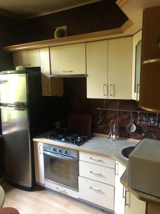Продам 3-кімнатну квартиру 72 м², центр Запоріжжя, 2 поверх