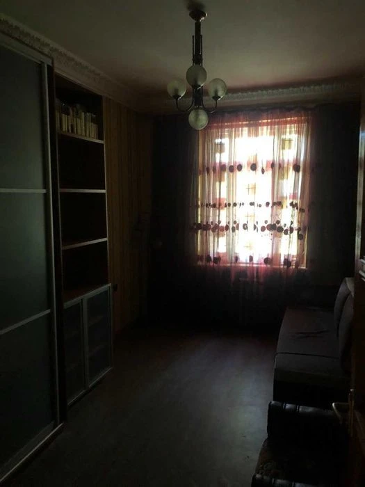 Продам 3-кімнатну квартиру 72 м², центр Запоріжжя, 2 поверх