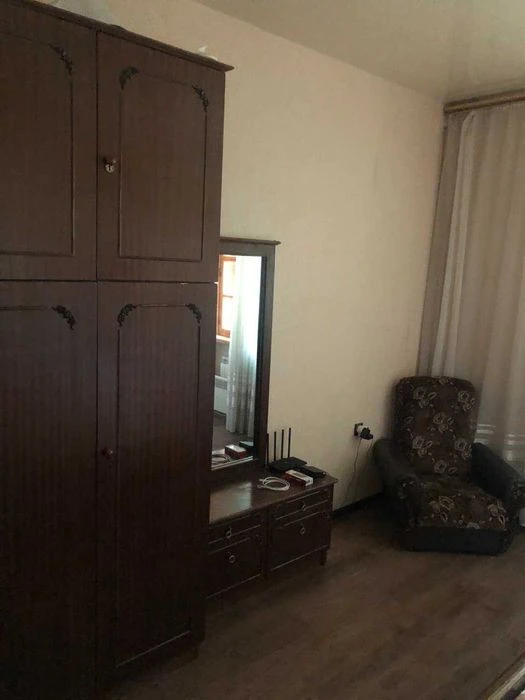 Продам 3-кімнатну квартиру 72 м², центр Запоріжжя, 2 поверх