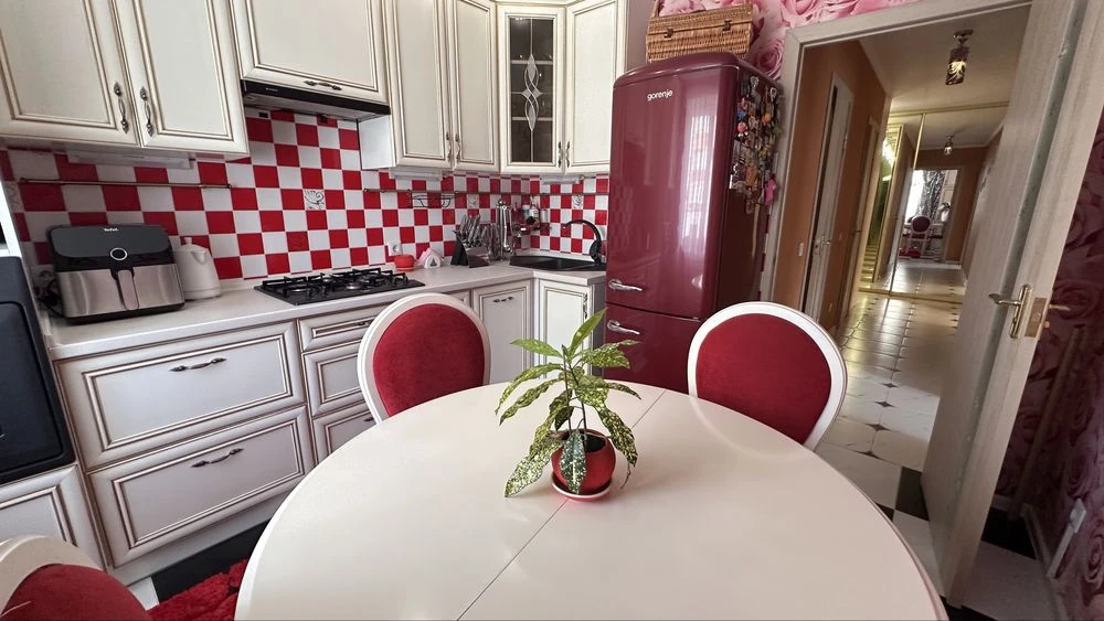 Продаж 2к в новобудові.Ремонт. Меблі та техніка . Надійний з