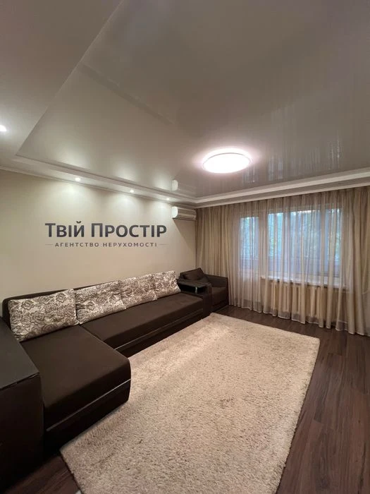 Продажа 3 комнатной квартиры в центре города на улице Украинс