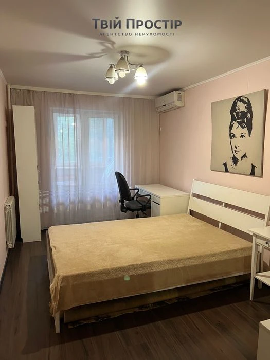 Продаж 3 кімнатної квартири в центрі міста на вулиці Українс