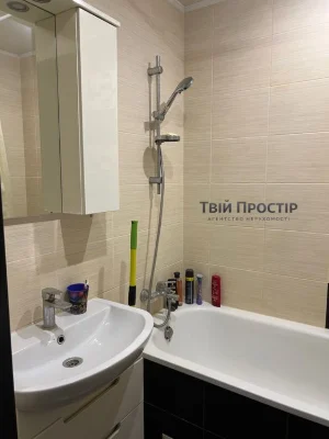 Продаж 3 кімнатної квартири в центрі міста на вулиці Українс
