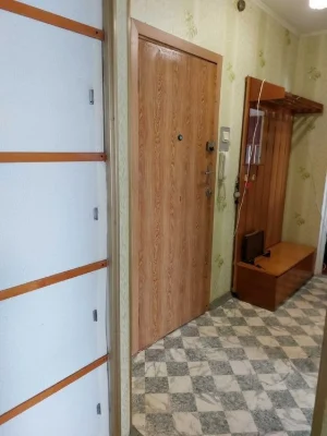 продаж 2 кімнатноі квартирі на райдужному масиві