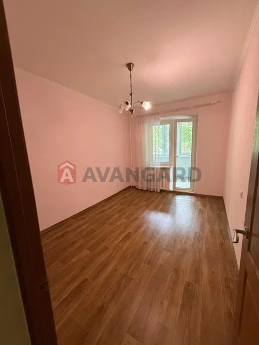 Продам 3к квартира 1й этаж Победа 56000$