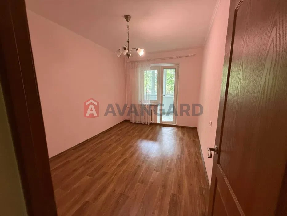 Продам 3к квартира 1й этаж Победа 56000$