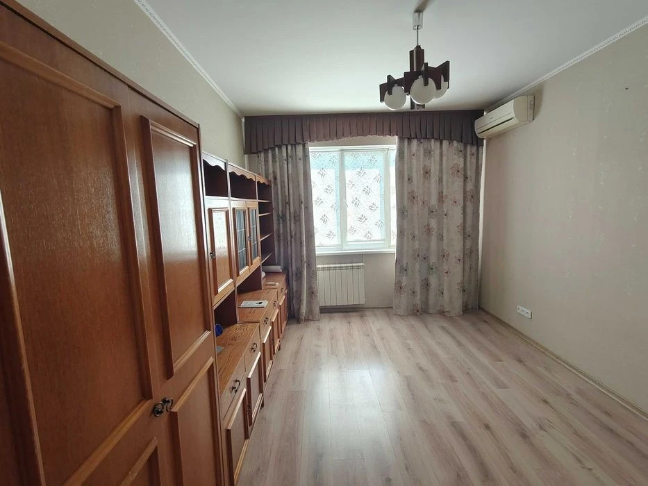 Продаж 3кімнатної квартири біля метро Героїв Дніпра, вул. Оз