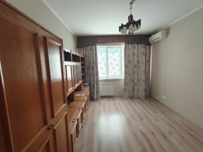 Продаж 3кімнатної квартири біля метро Героїв Дніпра, вул. Оз