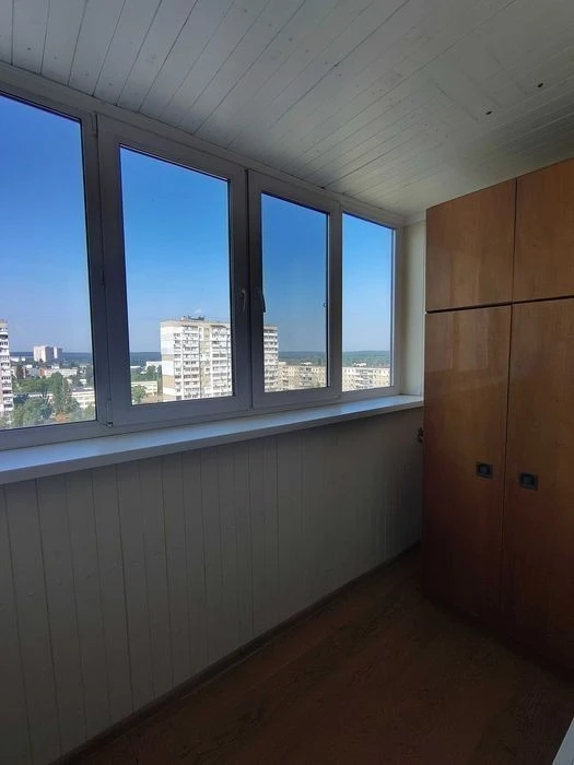 Продаж 3кімнатної квартири біля метро Героїв Дніпра, вул. Оз