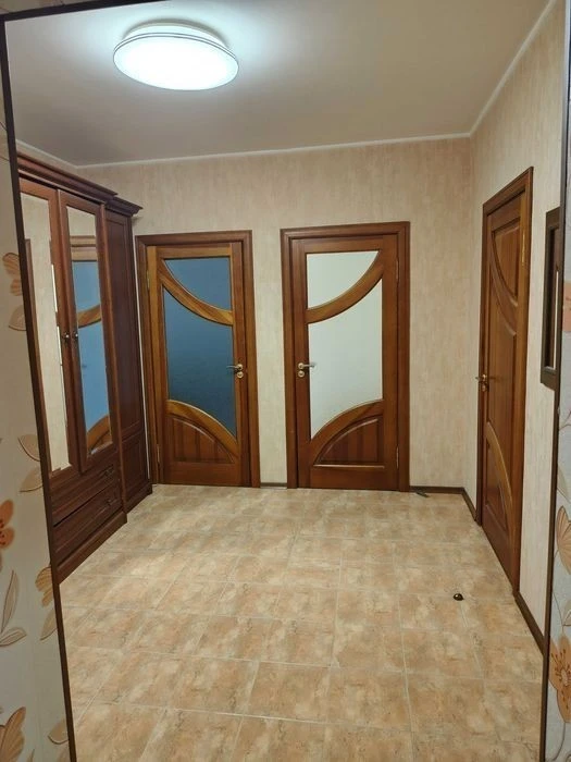 Продаж 3кімнатної квартири біля метро Героїв Дніпра, вул. Оз