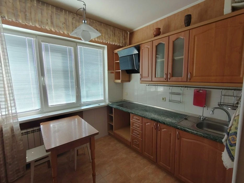 Продаж 3кімнатної квартири біля метро Героїв Дніпра, вул. Оз