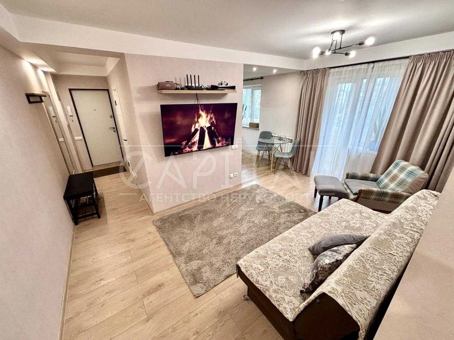 Продаж / Квартира / 3-кімнатна / КПІ, Київ