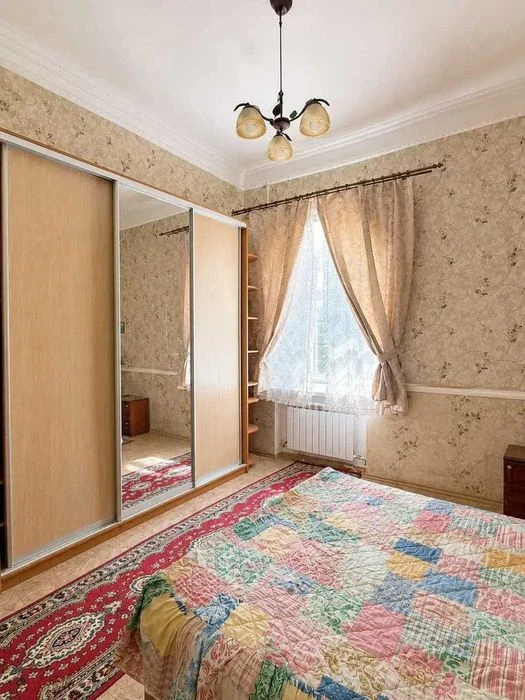 Продаж частини будинку. Окремий двір 85м2. 6сот. Гараж  №216