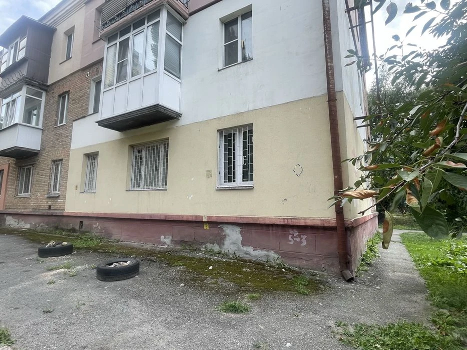 Продаж 3 кімнатноі квартири в цегляному будинку р-он Севасто