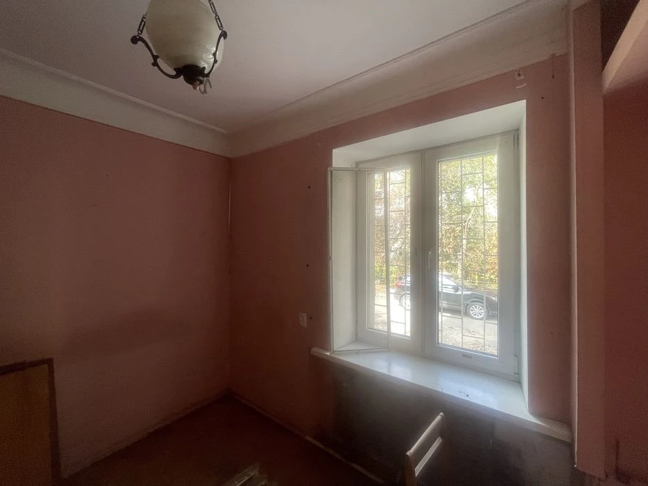 Продаж 3 кімнатноі квартири в цегляному будинку р-он Севасто