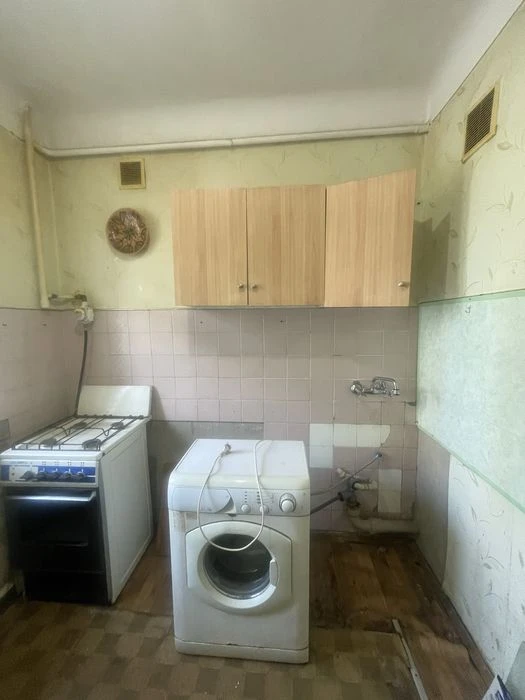 Продаж 3 кімнатноі квартири в цегляному будинку р-он Севасто