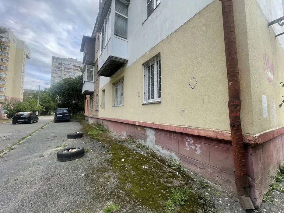 Продаж 3 кімнатноі квартири в цегляному будинку р-он Севасто