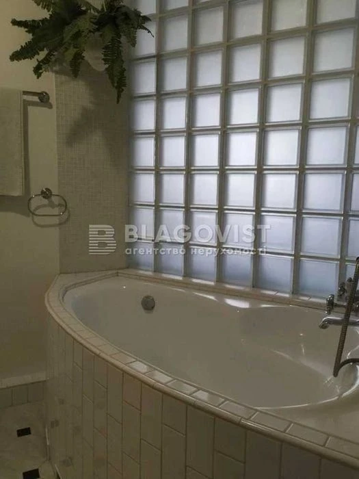 Продаж затишної 3-к квартири, Центр, 75м2, Ремонт, Либідська