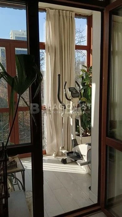 Продаж затишної 3-к квартири, Центр, 75м2, Ремонт, Либідська