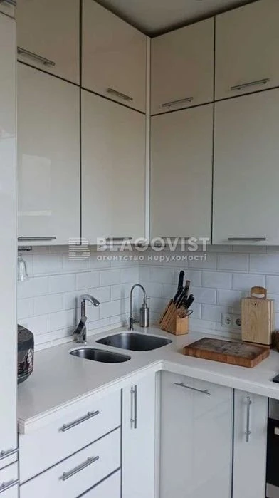Продаж затишної 3-к квартири, Центр, 75м2, Ремонт, Либідська