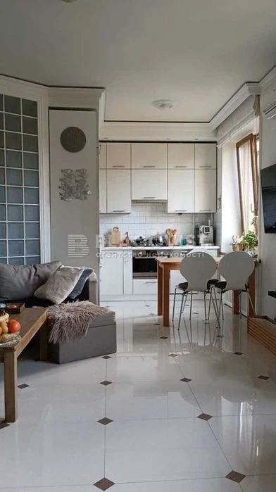 Продаж затишної 3-к квартири, Центр, 75м2, Ремонт, Либідська