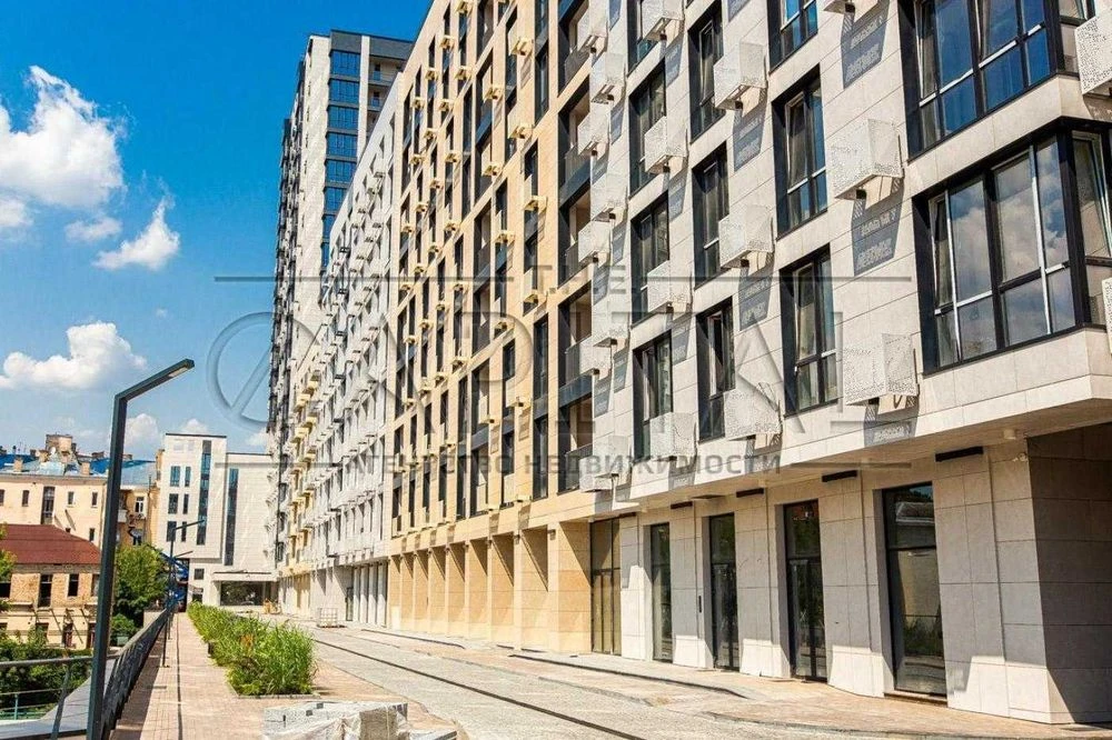 УВАГА укомплектована і готова до проживання 4-к квартира в Ж