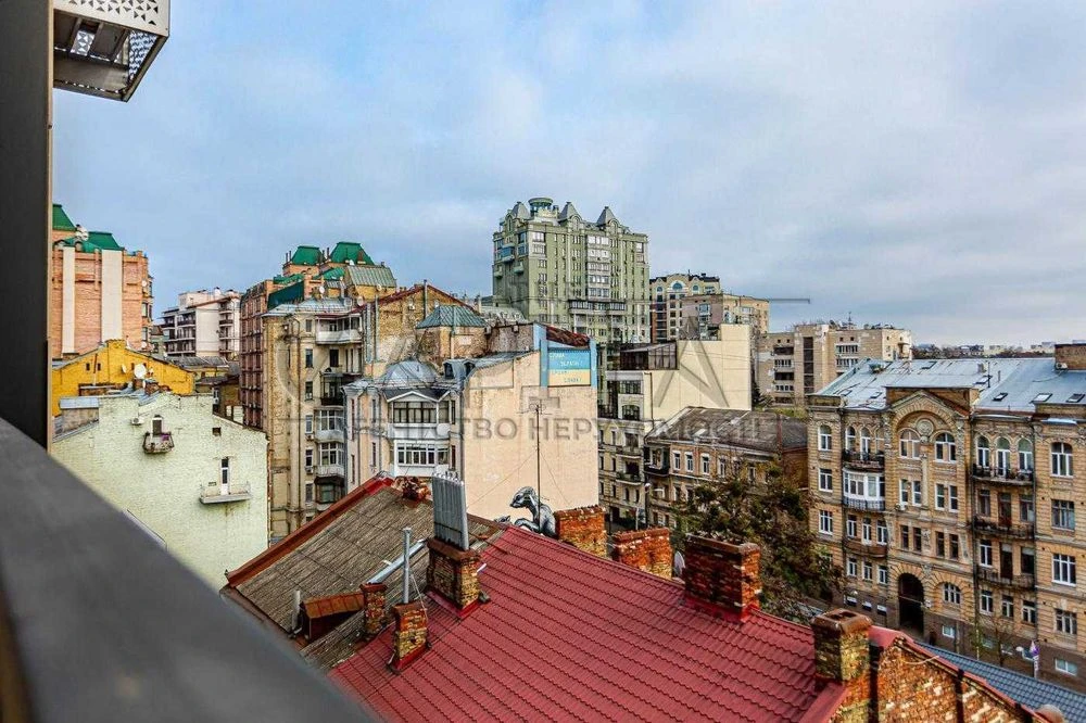 УВАГА укомплектована і готова до проживання 4-к квартира в Ж