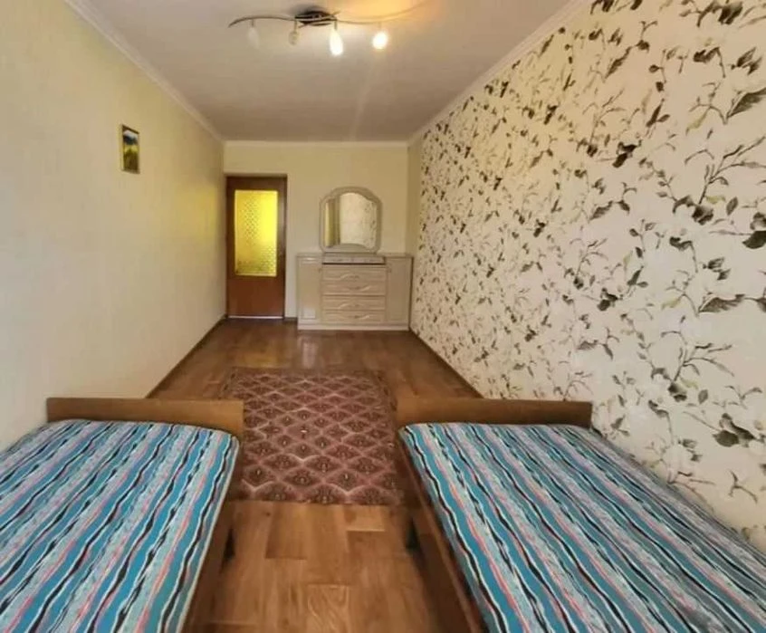 2х кімнатна на Виставці по вул.Перемоги, 2й поверх, 46м2, Га