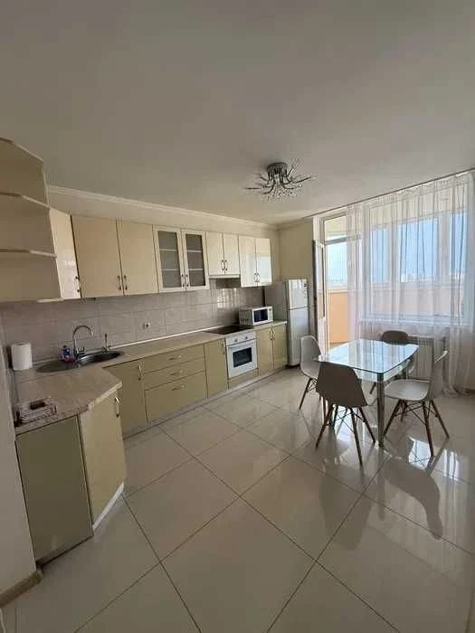• Видова 2-кімнатна квартира 69,4 м² по вул. Олени Пчілки, 6