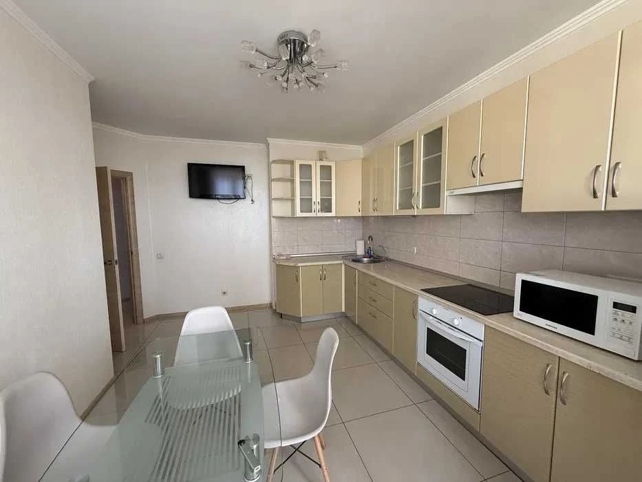 • Видова 2-кімнатна квартира 69,4 м² по вул. Олени Пчілки, 6
