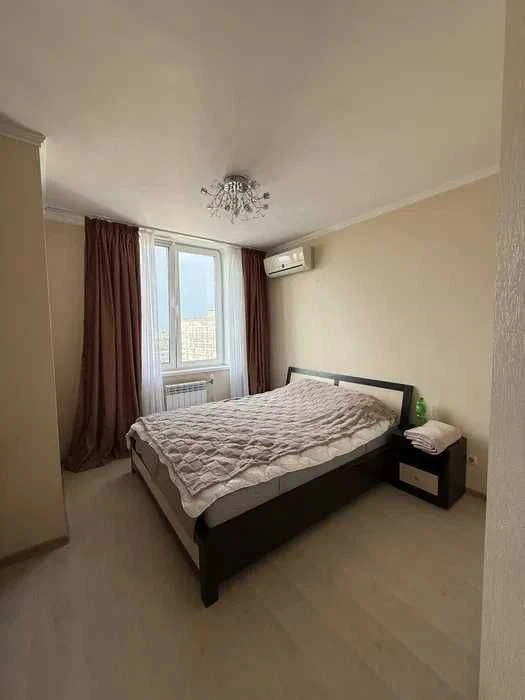 • Видова 2-кімнатна квартира 69,4 м² по вул. Олени Пчілки, 6