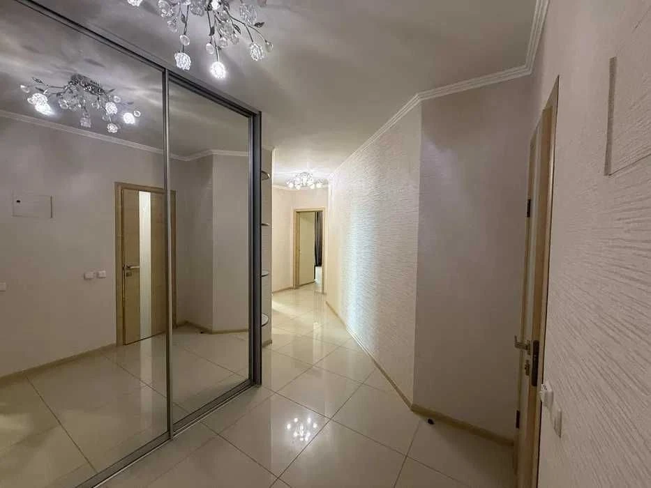 • Видова 2-кімнатна квартира 69,4 м² по вул. Олени Пчілки, 6