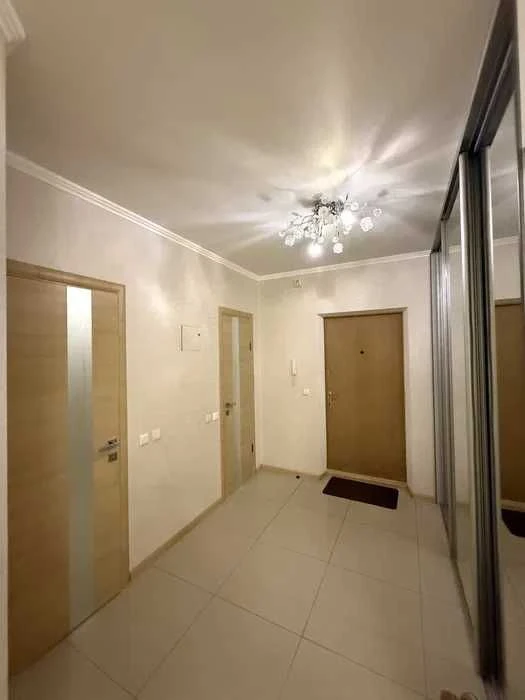 • Видова 2-кімнатна квартира 69,4 м² по вул. Олени Пчілки, 6