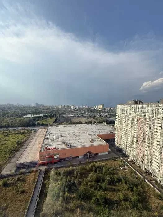 • Видова 2-кімнатна квартира 69,4 м² по вул. Олени Пчілки, 6