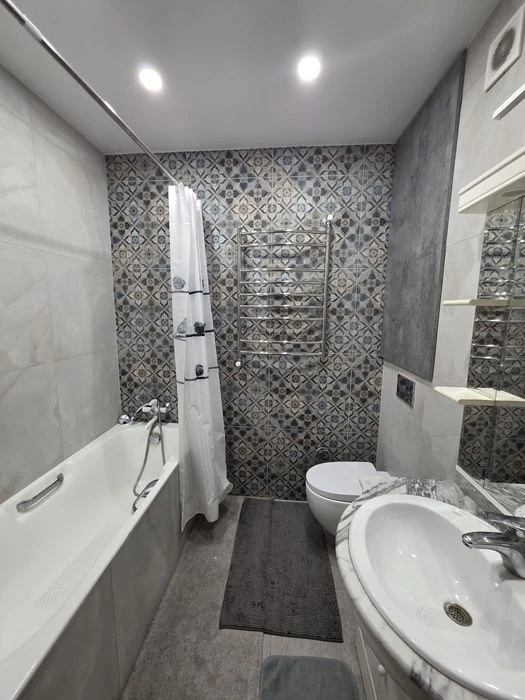 Власник  Продаж 3к   10 хв пішки до метро, 2 поверх, стіни ц