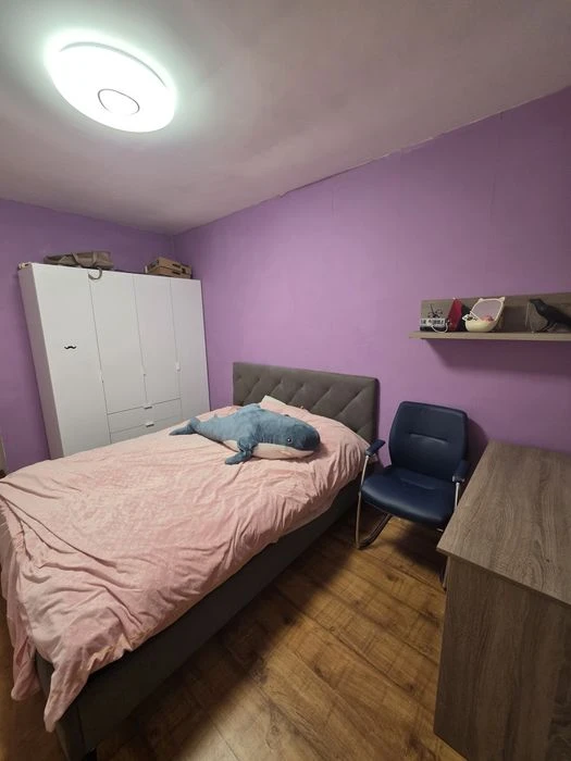 Власник  Продаж 3к   10 хв пішки до метро, 2 поверх, стіни ц