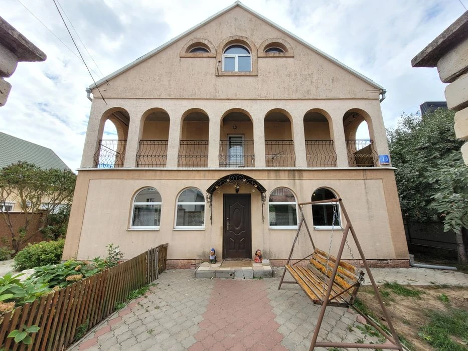 Липинський масив! Північний ринок поруч! 2п, 177м , 12сот!